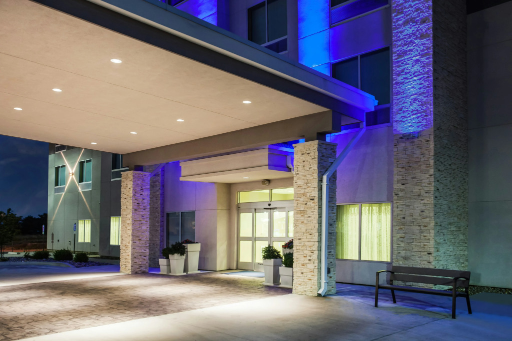 Holiday Inn Express & Suites Litchfield by IHG