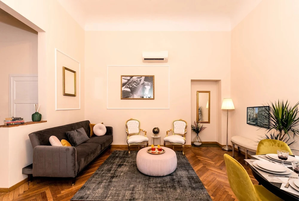 Elegant and historic 3-Bedroom in city center
