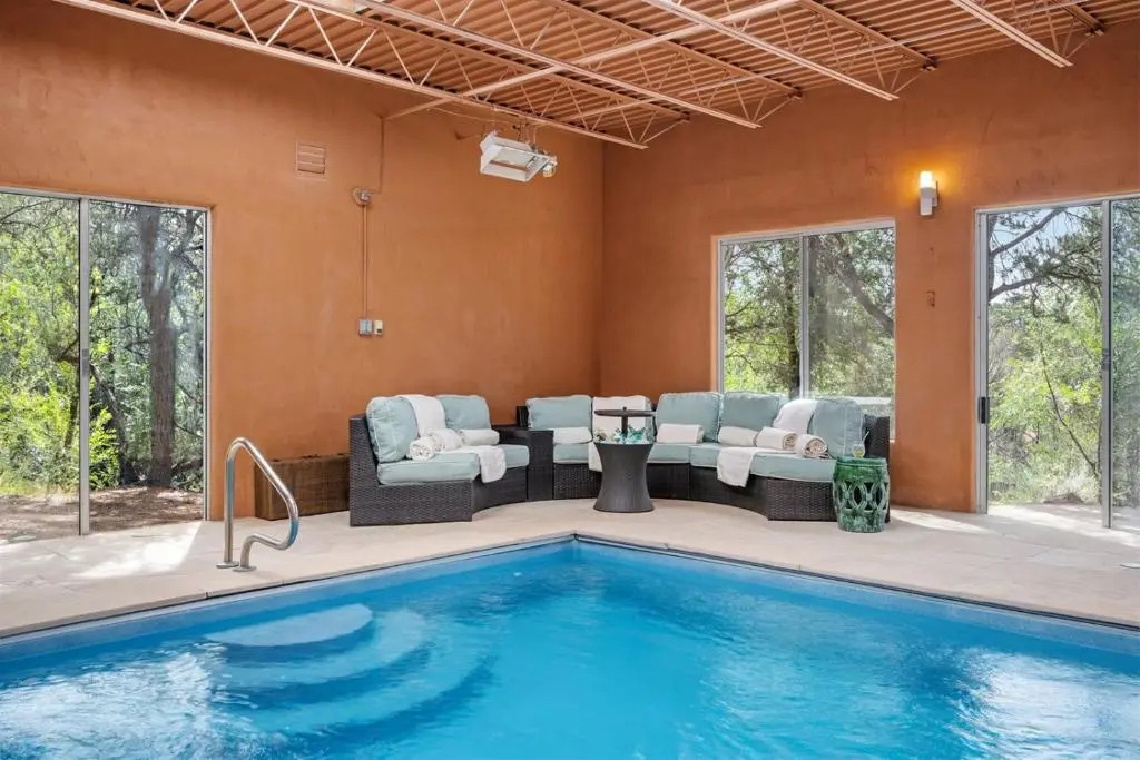 Cinco Chimineas - Indoor Pool, Walk to Canyon Rd, Authentic Historic Santa Fe
