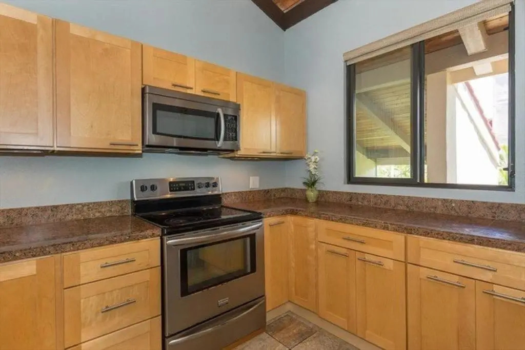 Hale Kania Kai - Surf & Racquet 3302 top floor 3bd/2bth