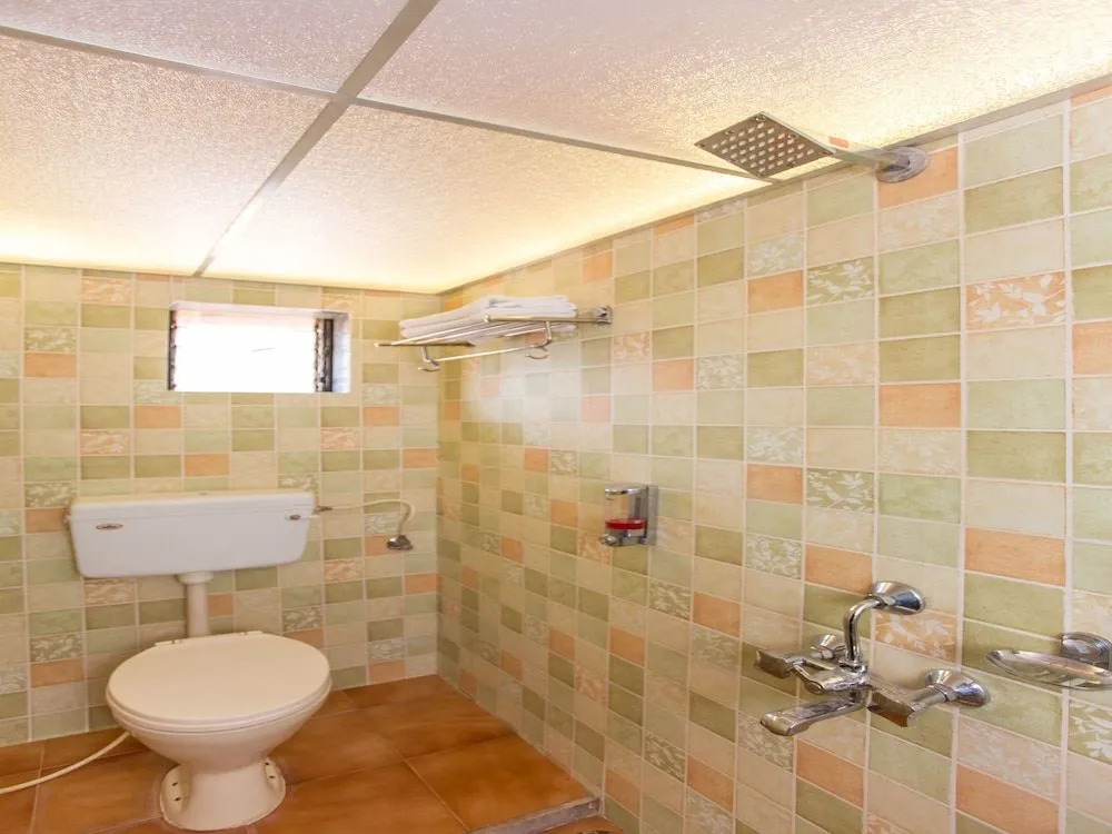 OYO 15090 Hotel Rajdeep