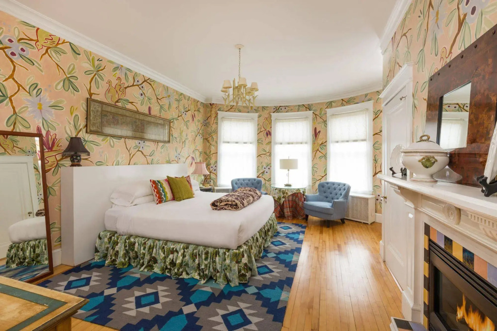 Pomegranate Inn