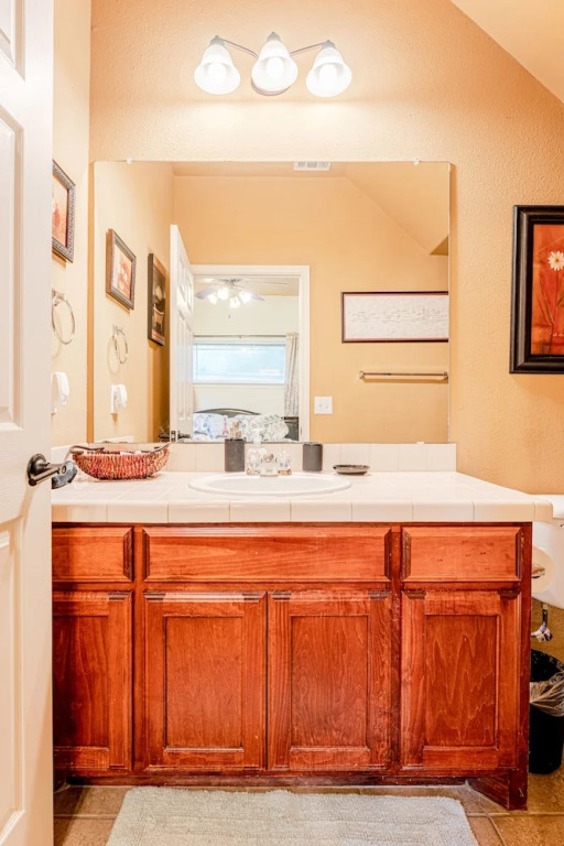 Quiet 2 Story Walkable to East Side Eateries