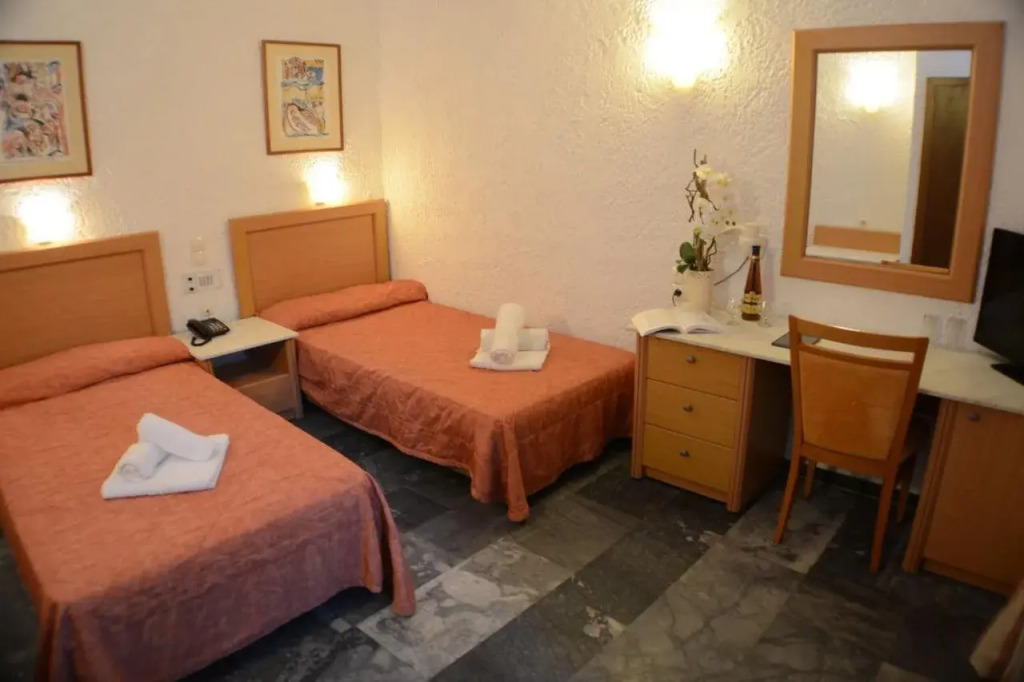 Karteros Hotel