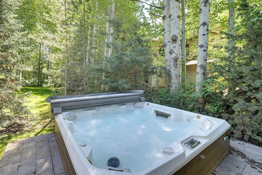 Walk to Town & Trails! Luxe Mtn Retreat w/ Hot Tub
