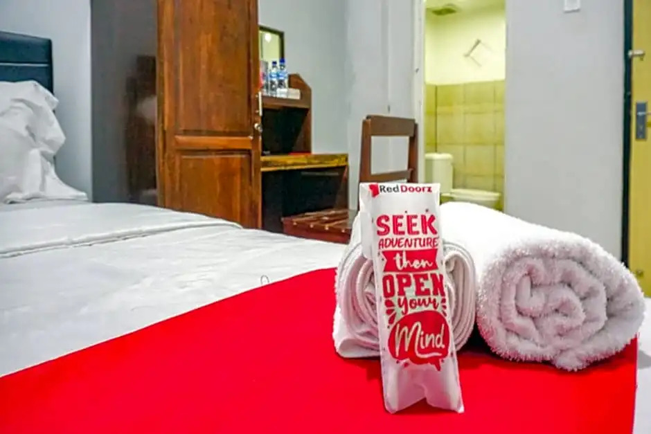 RedDoorz near Penimbangan Beach Singaraja