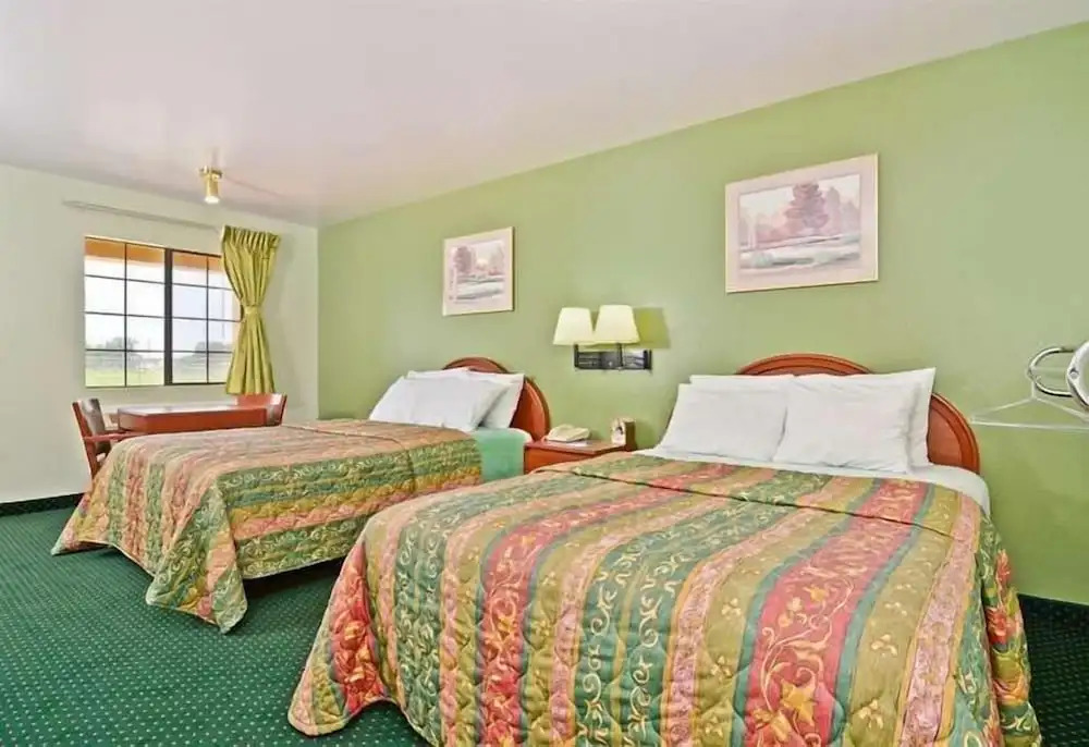 Pine Point Inn & Suites