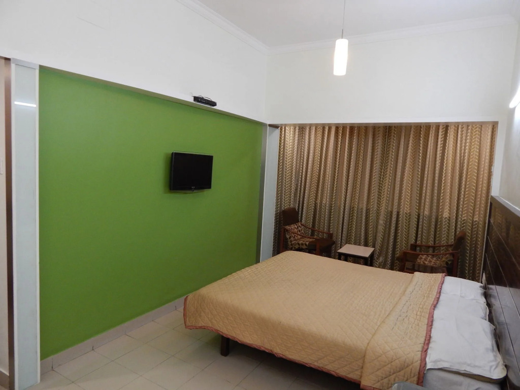Hotel Raviraj
