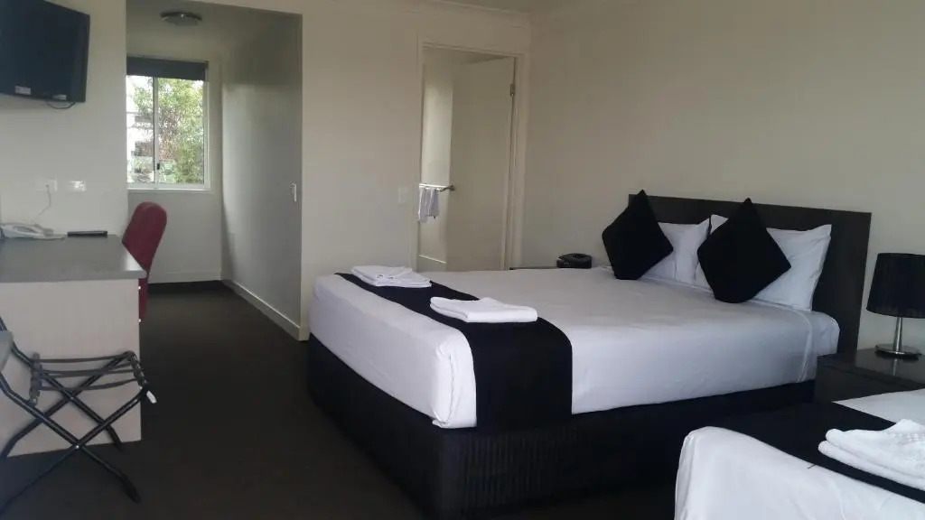Dooleys Tavern and Motel Capella