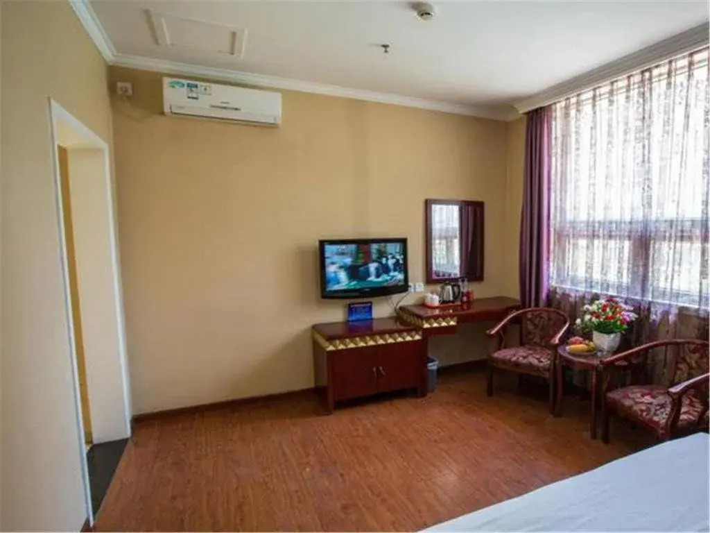 Shenggao Hotel Caoqiao Subway Station