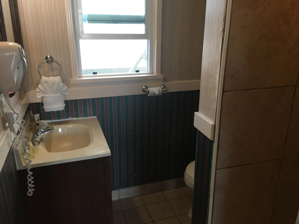 The Palomar Inn
