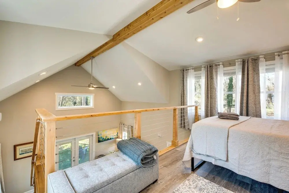 West Atlanta Craftsman Studio With Front Yard!