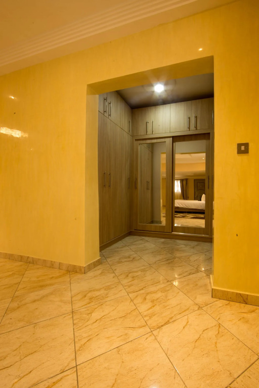 Bays Lodge, Accra