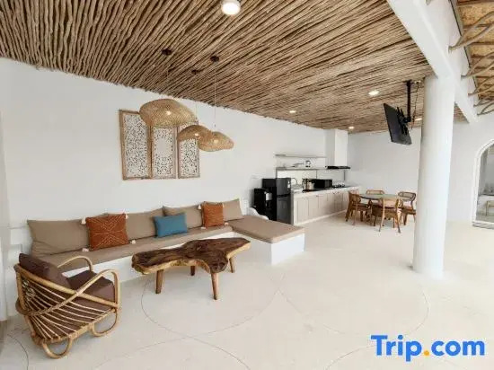 New! Charming 2BR Villa with Rustic Style