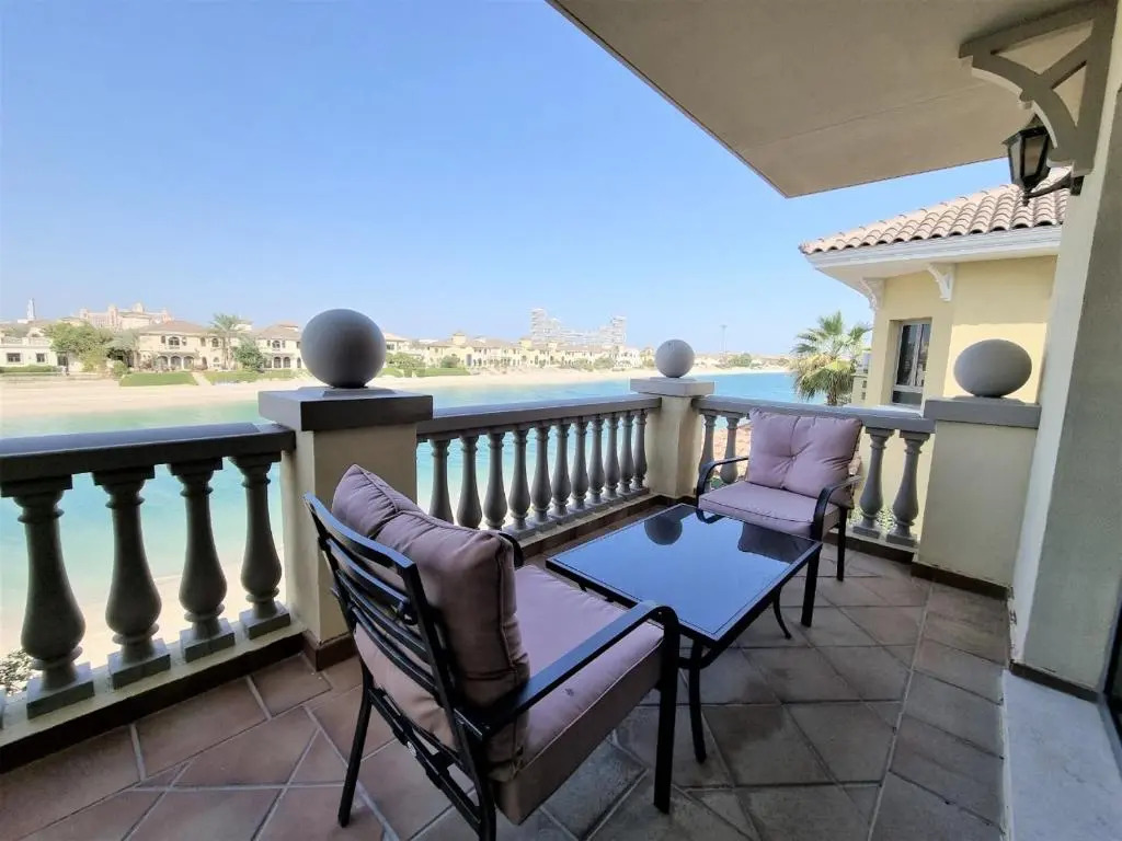 Palm Jumeirah Stunning 4BHK Villa