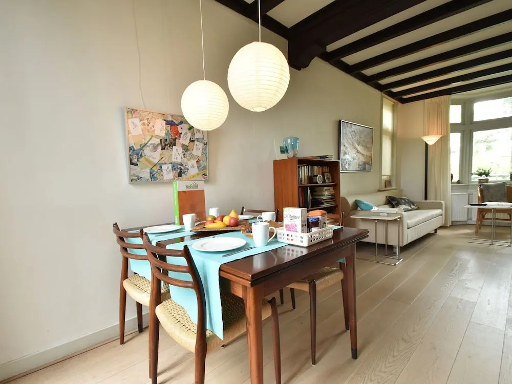 Family Home With Lush Garden and Games Room in the Heart of Artists' Town Bergen