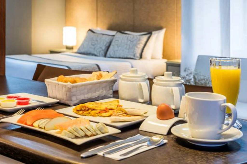 Lloyds Apartasuites Parque 93