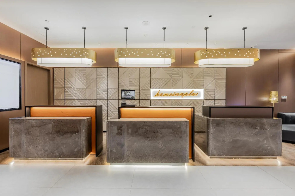 Home Inn Plus Shanghai Caoyang Meiling North Road Metro Station