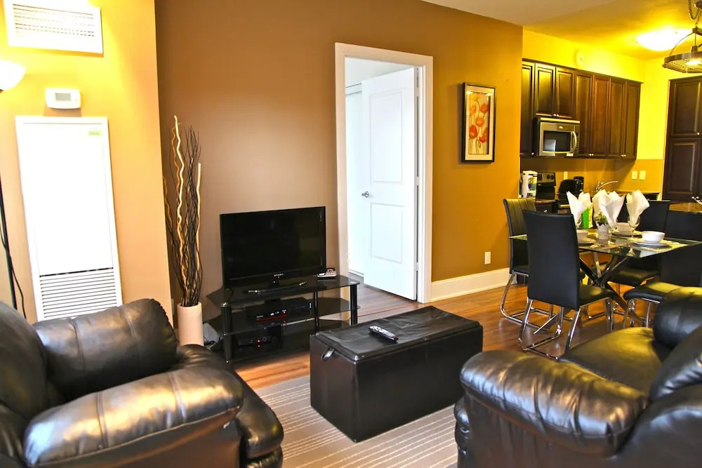 Red Maple Suites Mississauga