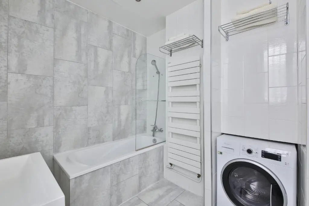 Two-Bedroom Apartment Champs-Elysées