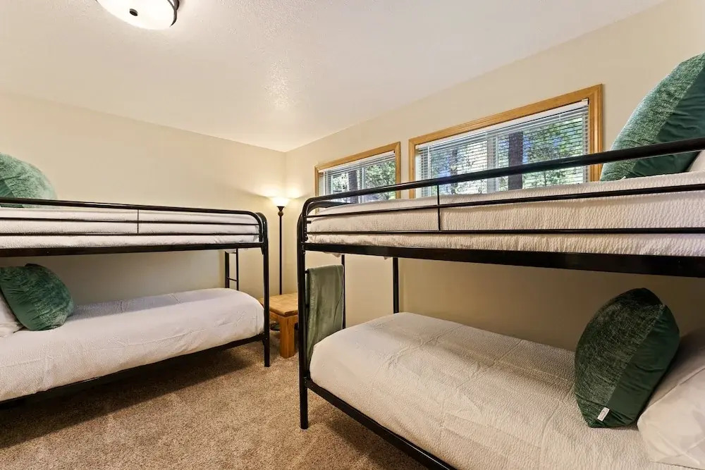 Hot Tub Getaway With Ping Pong & Sharc Passes