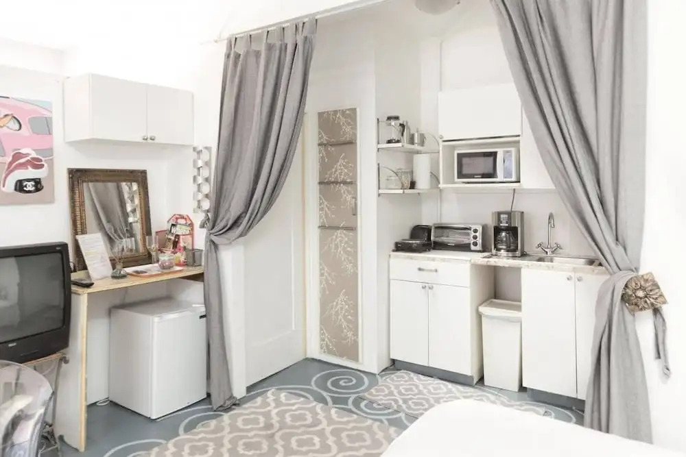 @ Poetic French Style Cottage @venice Beach Studio Bedroom Apts