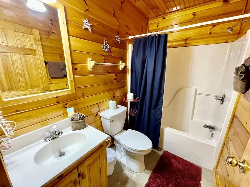 Valley Hi Mountain Cabin With Hot Tub and Gas Fireplace by Redawning