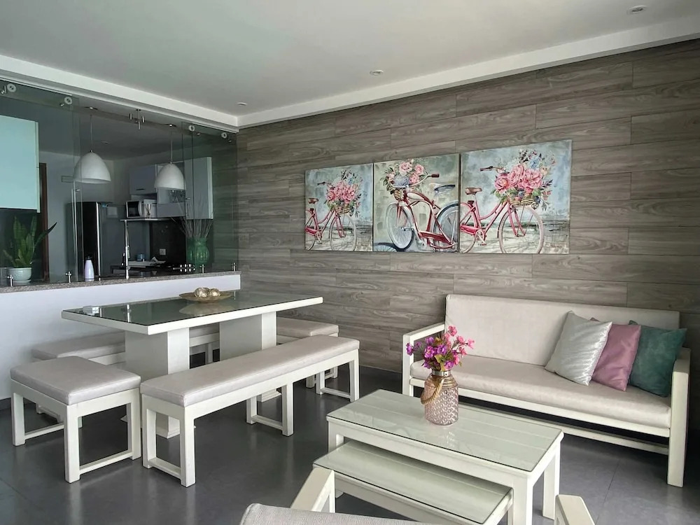 w Amazing 3BR w Ocean View in Marbella