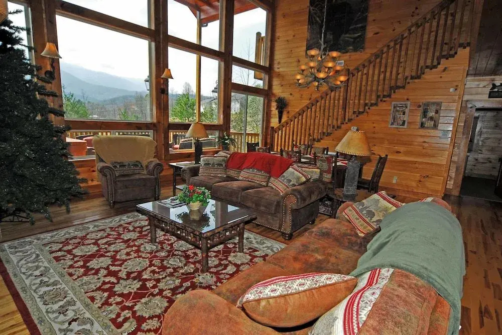 1716 Rainbow's End Lodge 4 Bedrooms 4.5 Bathrooms Cabin