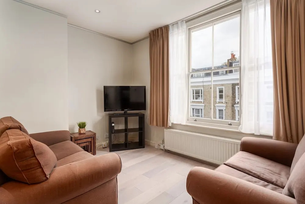 Bright Eardley Crescent Nest