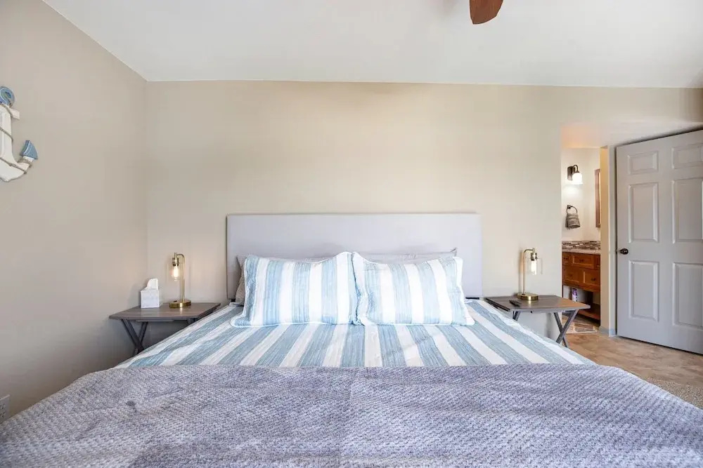 Private Lakefront Pool, Amazing Dock Sleeps 26