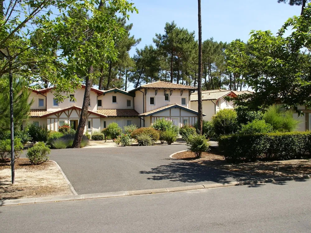 Semi-Detached Holiday Home in Green Surroundings