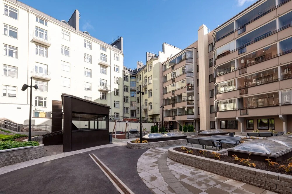 2ndhomes Modern & Cozy 2BR Apt w Balcony