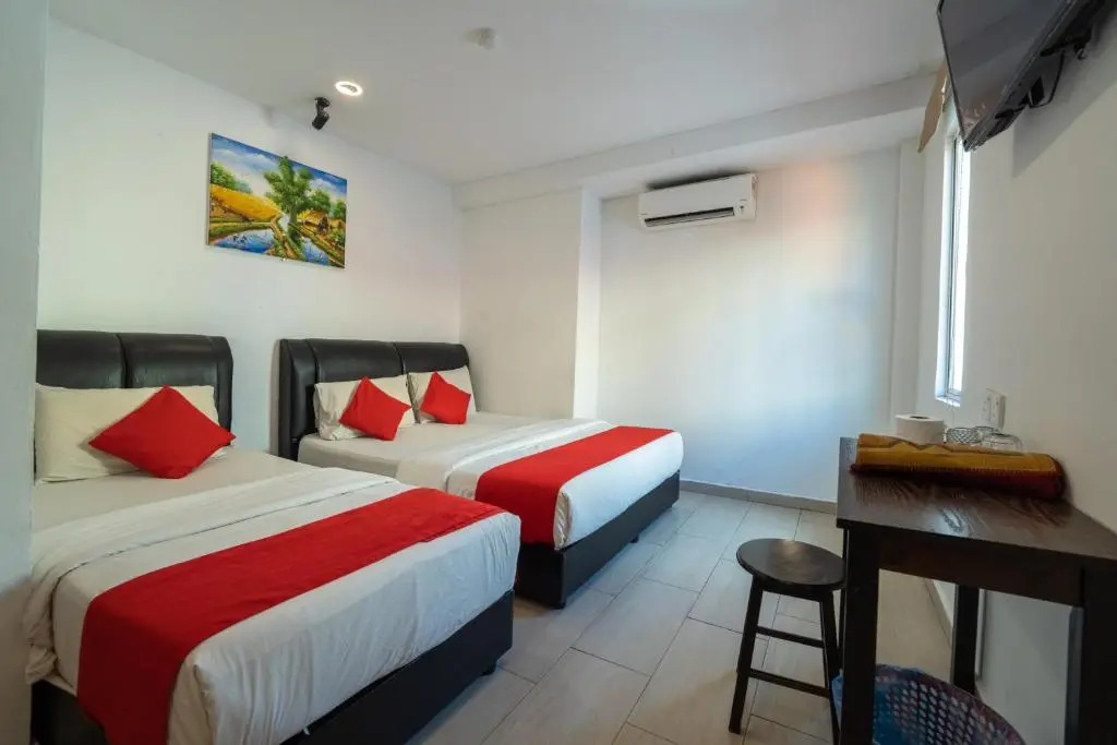 Mary J Hotel Family 10 pax room