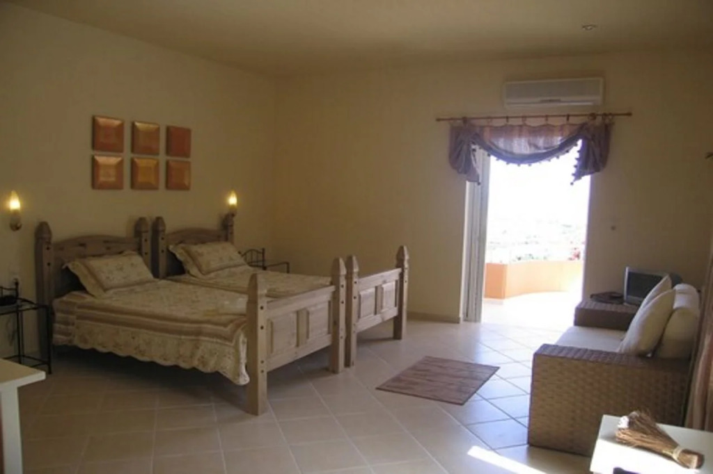 Nea Kydonia suites and studios