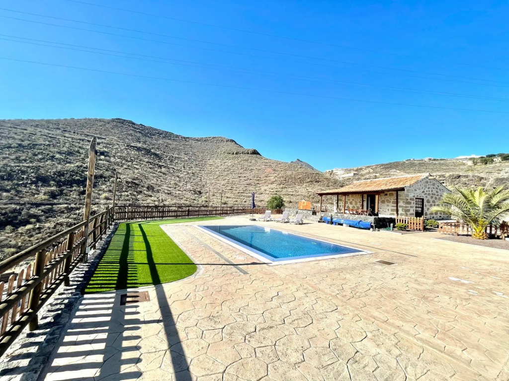 Rural house with private pool, BBQ and ocean view