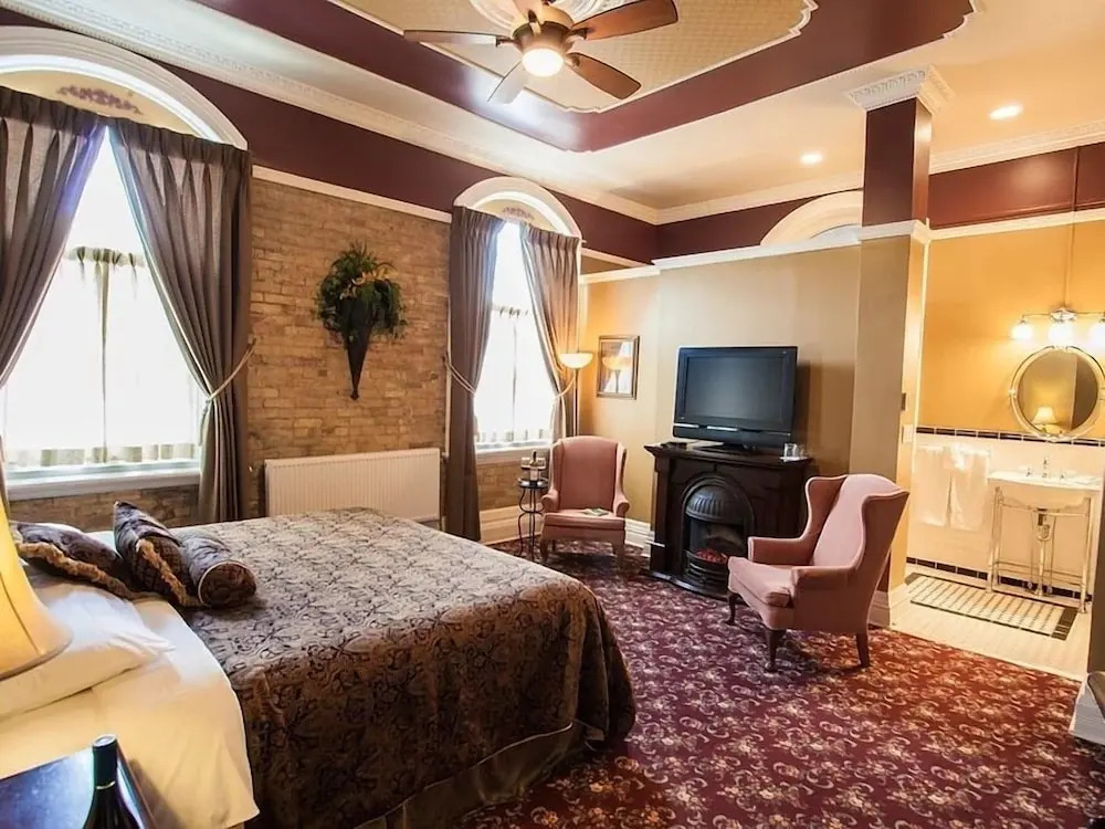 Clocktower Inn