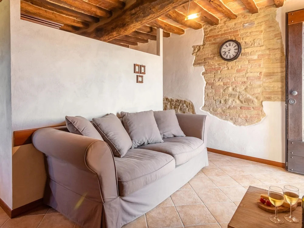 Holiday House With Pool and Fantastic Views