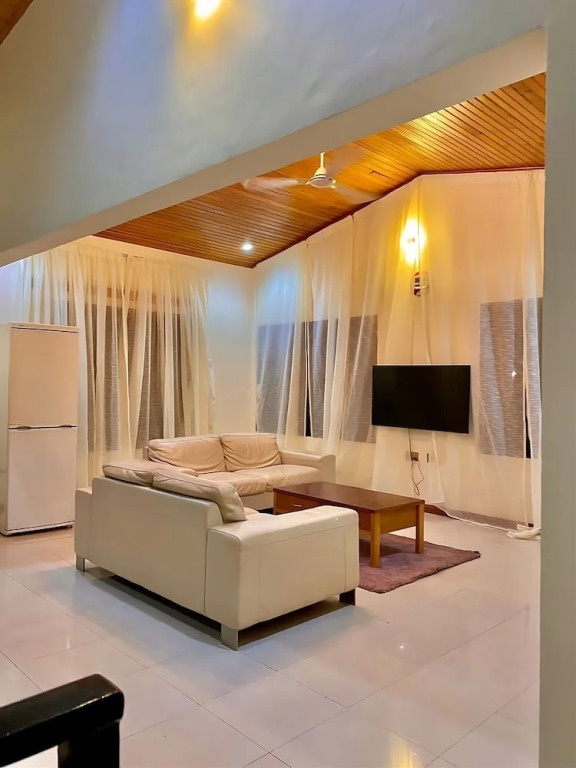 Room in Guest Room - Ghouse Room C Ideal For Friends Family And Corporate