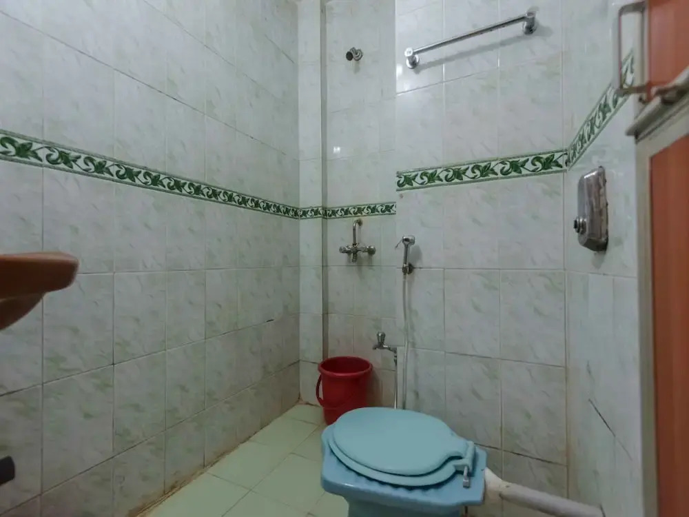 OYO StayOut Baga Party Guest House