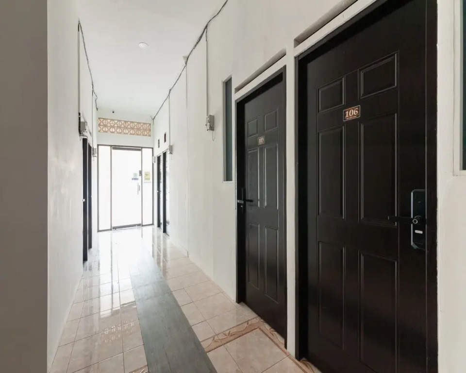 Urbanview Don Juan Pondok Gede by RedDoorz