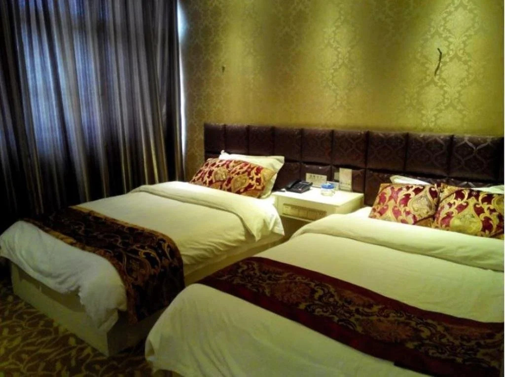 Qujing Ruixin Business Hotel