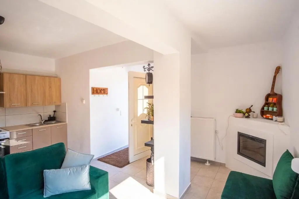 Remvi GUEST HOUSE