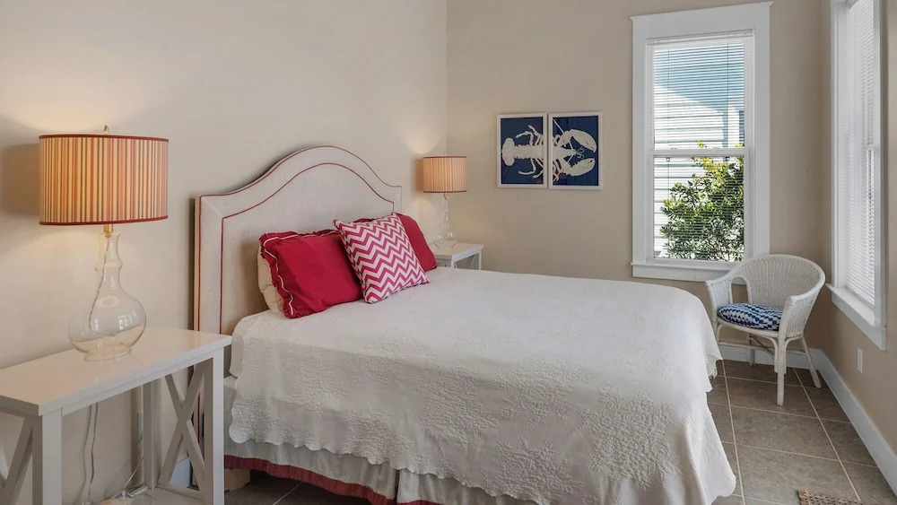 Close to Beach Access & Rosemary~ Seacrest Lagoon Pool Access