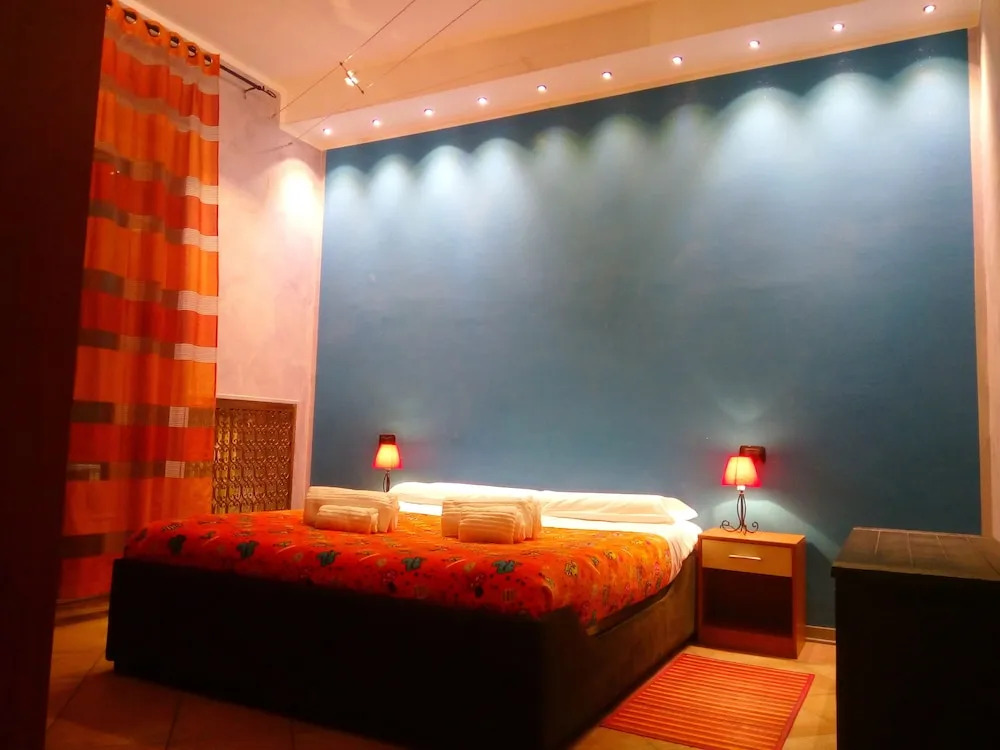 Marconi Rooms and Apartments