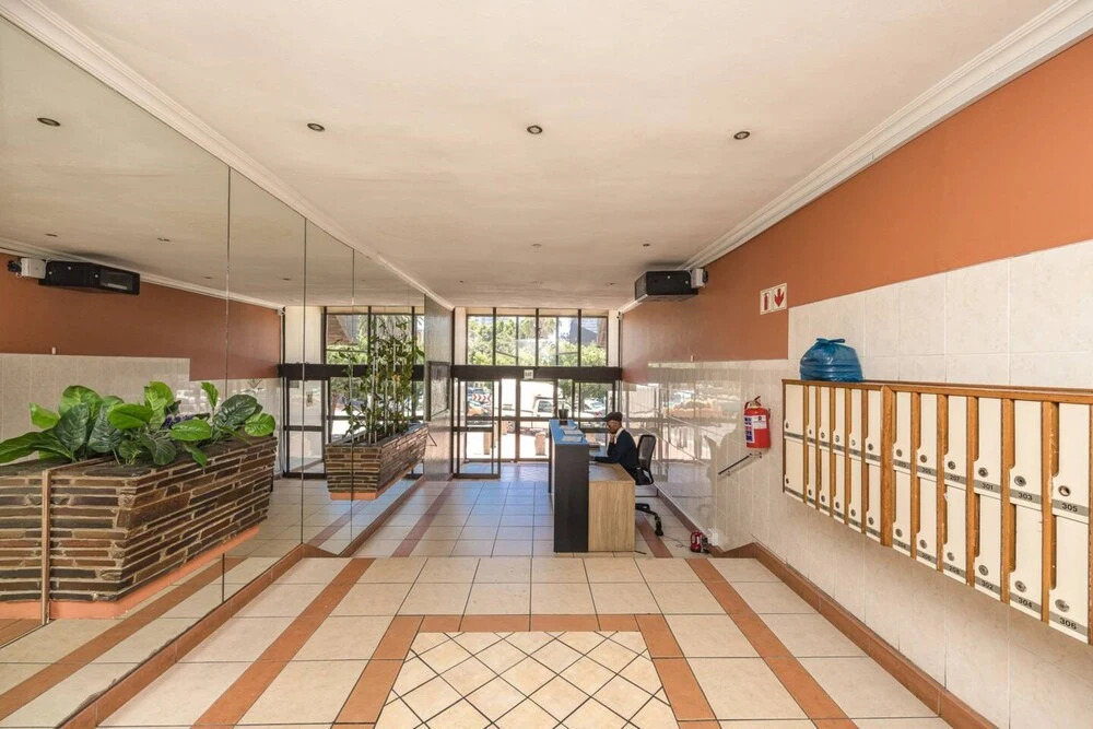 Centrally Located 2 Bedroom Apartment in Cape Town
