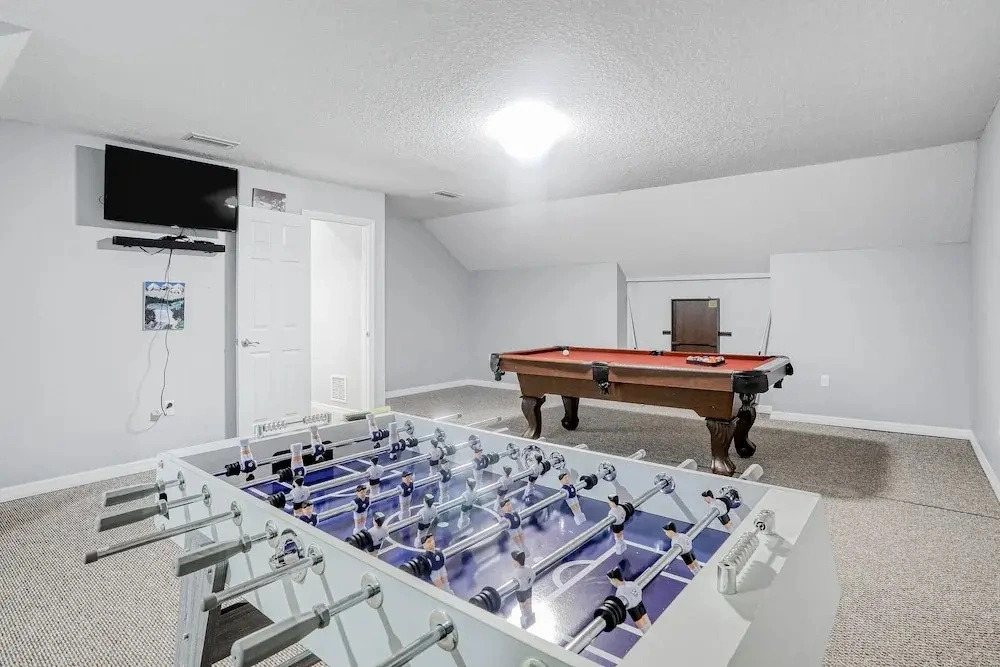 Updated, Dog-friendly gem W/fenced Yard, Foosball & Pool Tables, Wifi, Fireplace