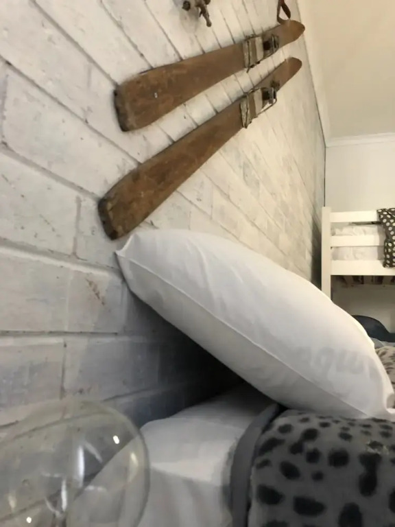 1 Bedroom Lawlers 24