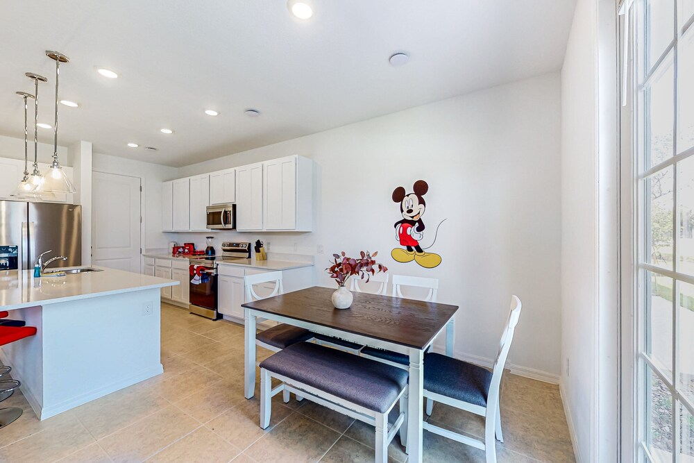 No Worries Retreat Disney-themed Townhouse in Davenport With Resort Amenities