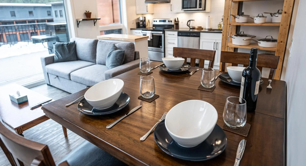 Niska's Den by Revelstoke Vacations